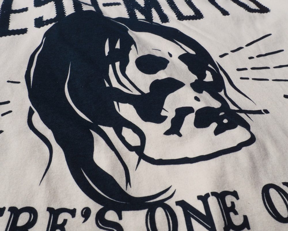 Motto Tee Detail